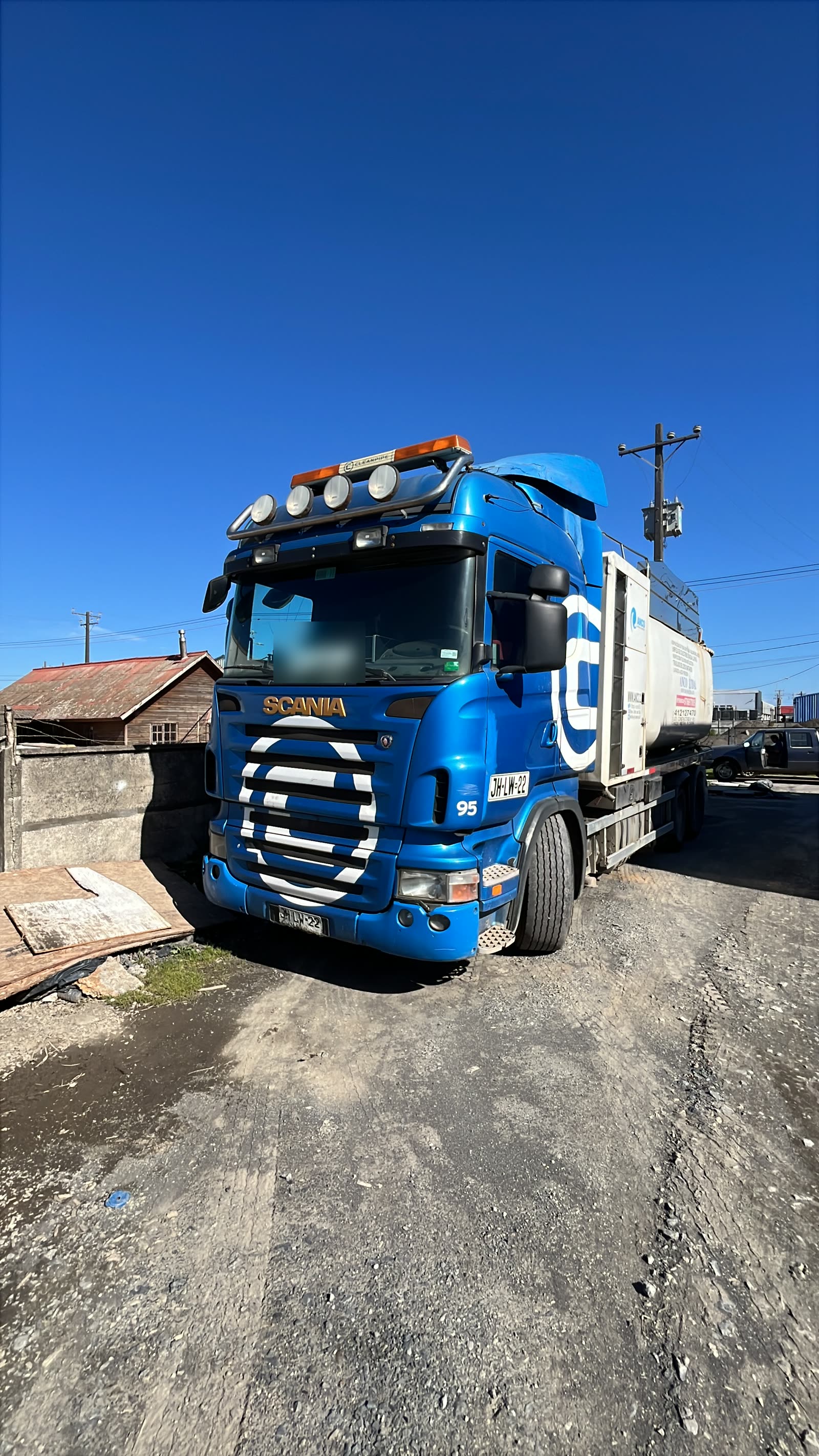 Camión fosa Scania azul de Transportes ANCO